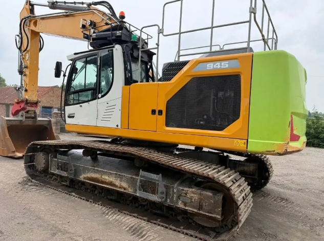 Liebherr R 945 S-HD – GBP 155,000