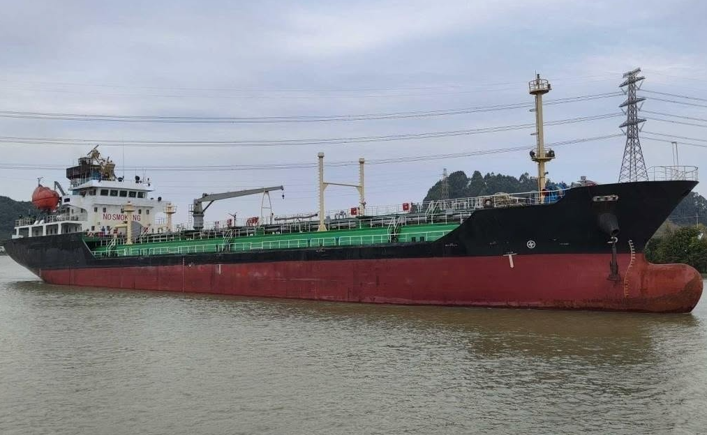 FOR SALE – 4,800 DWT OIL TANKER